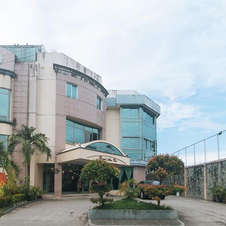 Royal Am Rei Hotel By Reddoorz Bacolod Bagian luar foto