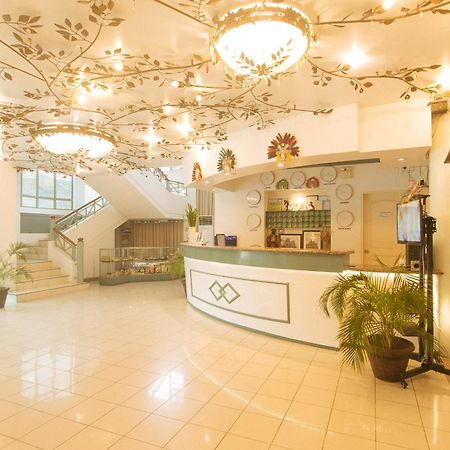 Royal Am Rei Hotel By Reddoorz Bacolod Bagian luar foto
