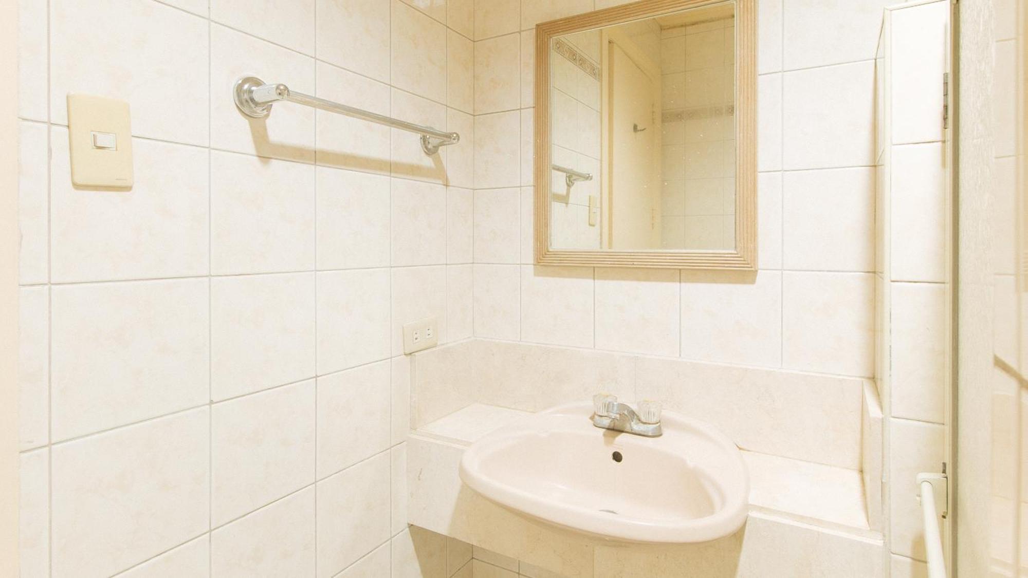 Royal Am Rei Hotel By Reddoorz Bacolod Bagian luar foto