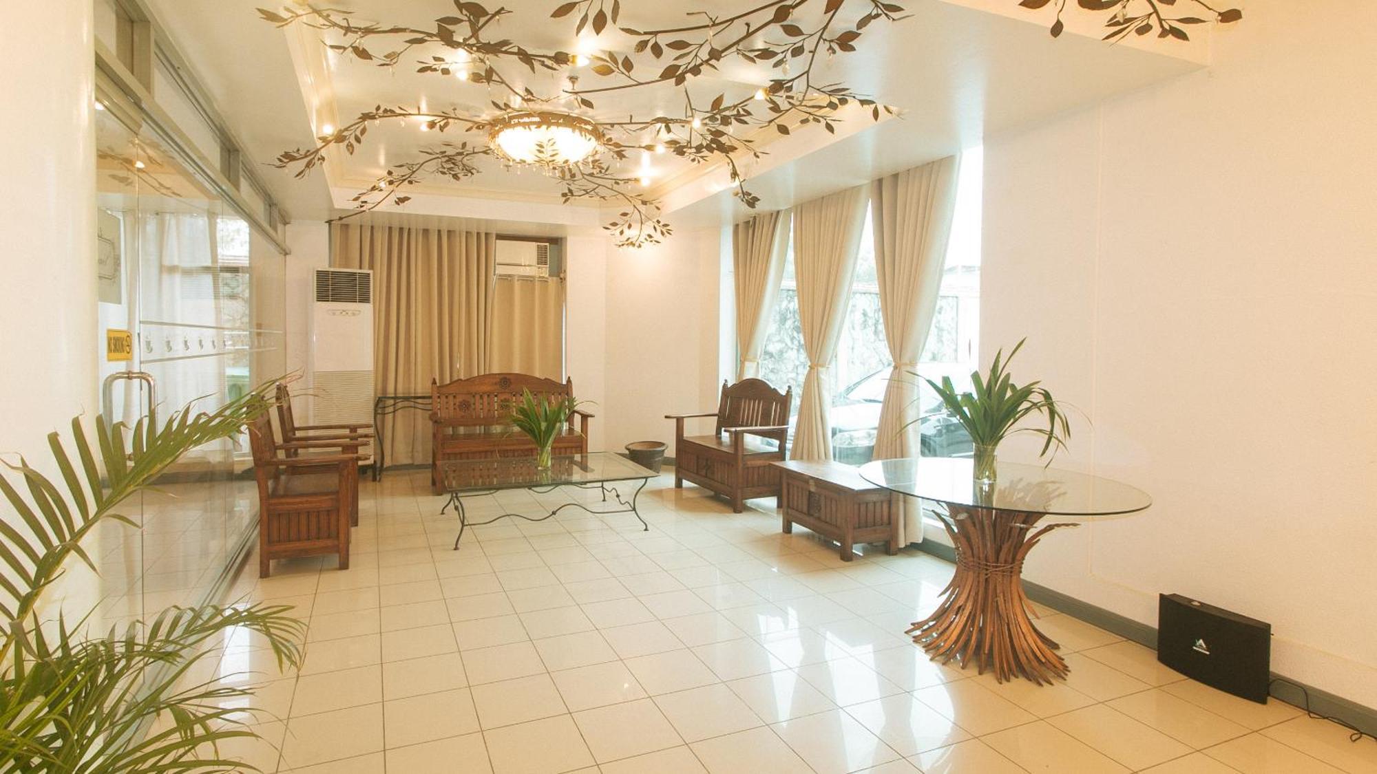 Royal Am Rei Hotel By Reddoorz Bacolod Bagian luar foto