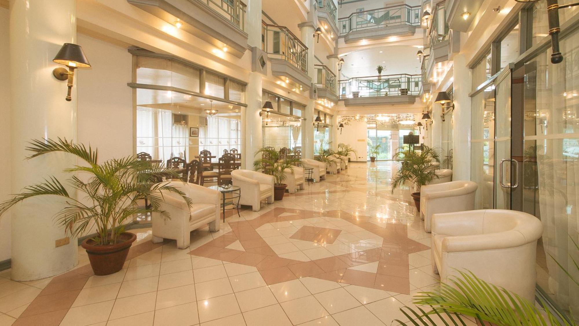 Royal Am Rei Hotel By Reddoorz Bacolod Bagian luar foto