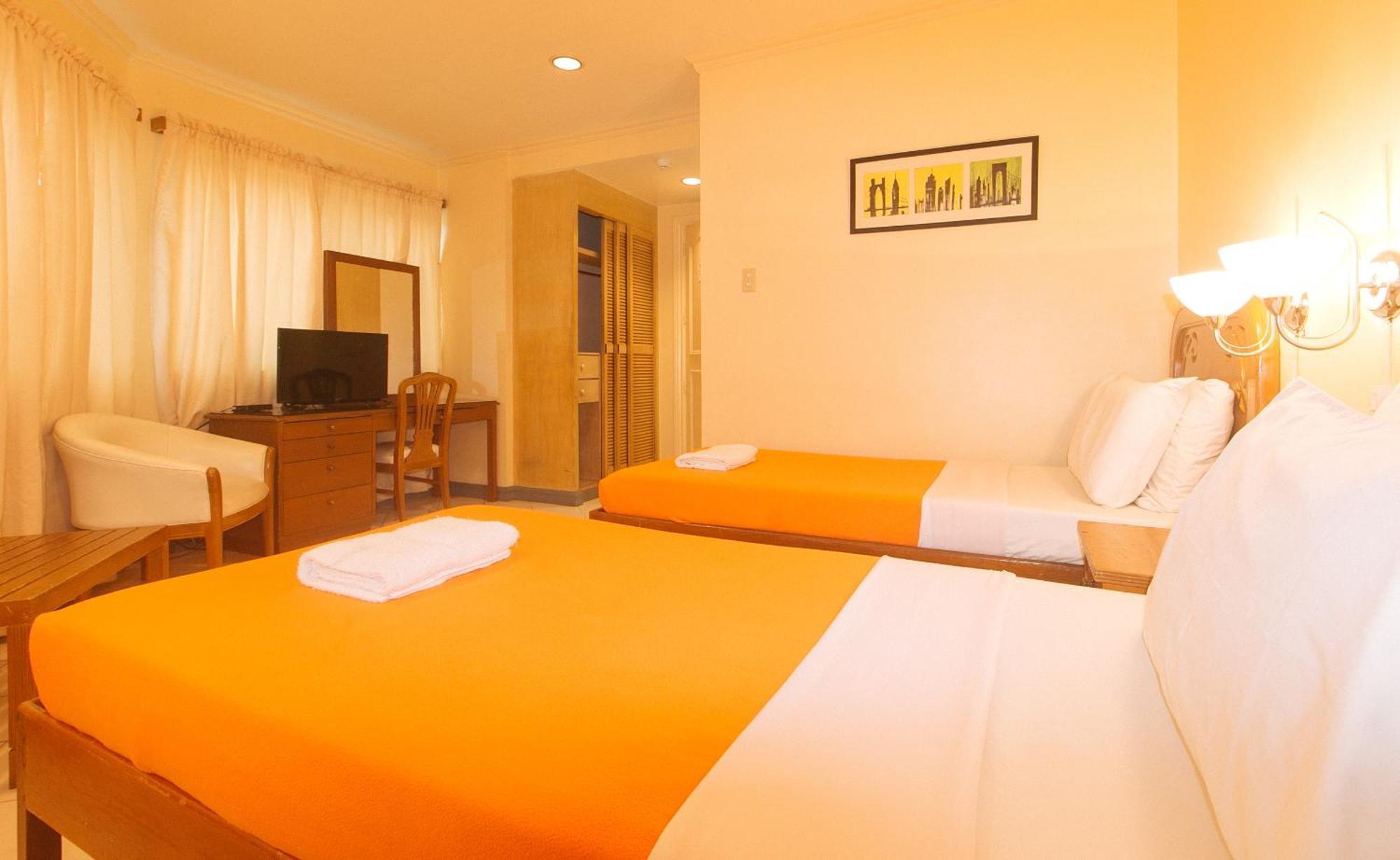 Royal Am Rei Hotel By Reddoorz Bacolod Bagian luar foto