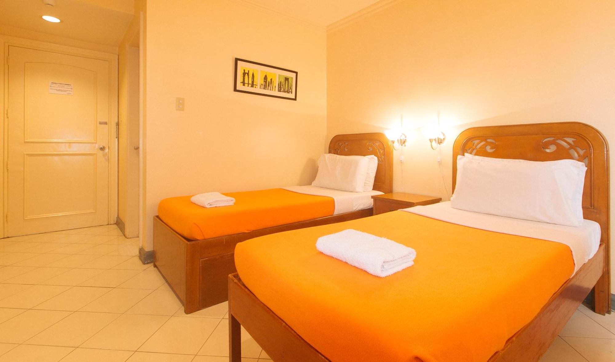 Royal Am Rei Hotel By Reddoorz Bacolod Bagian luar foto