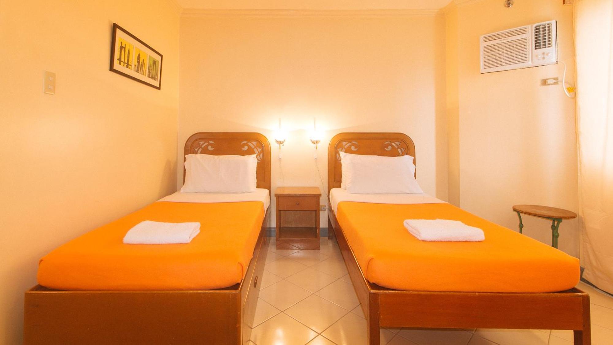 Royal Am Rei Hotel By Reddoorz Bacolod Bagian luar foto