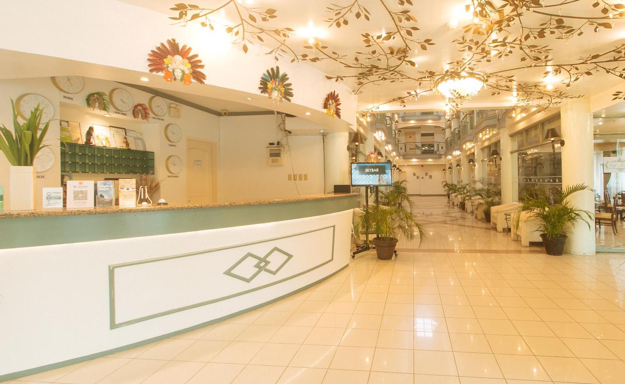 Royal Am Rei Hotel By Reddoorz Bacolod Bagian luar foto