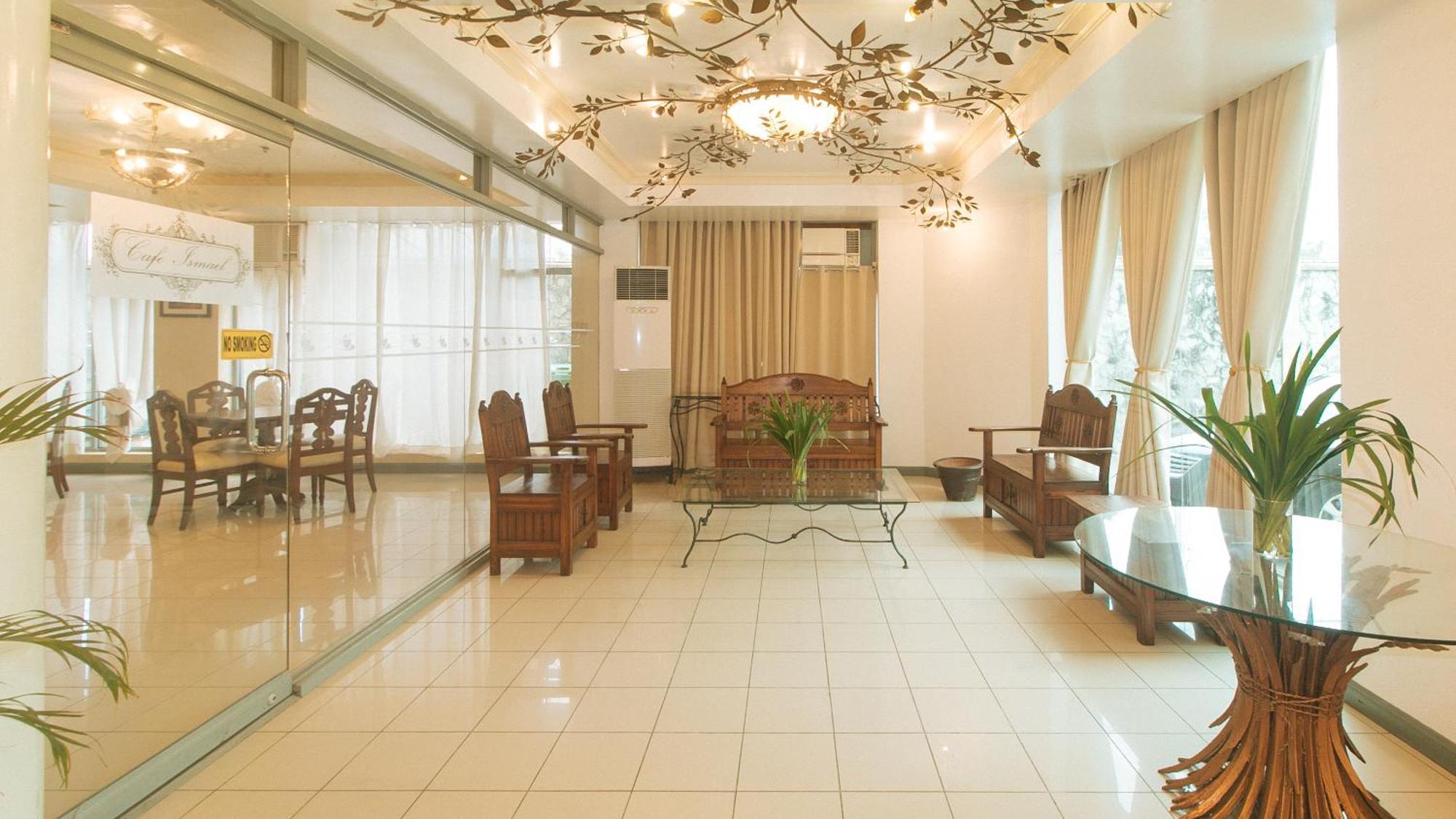 Royal Am Rei Hotel By Reddoorz Bacolod Bagian luar foto