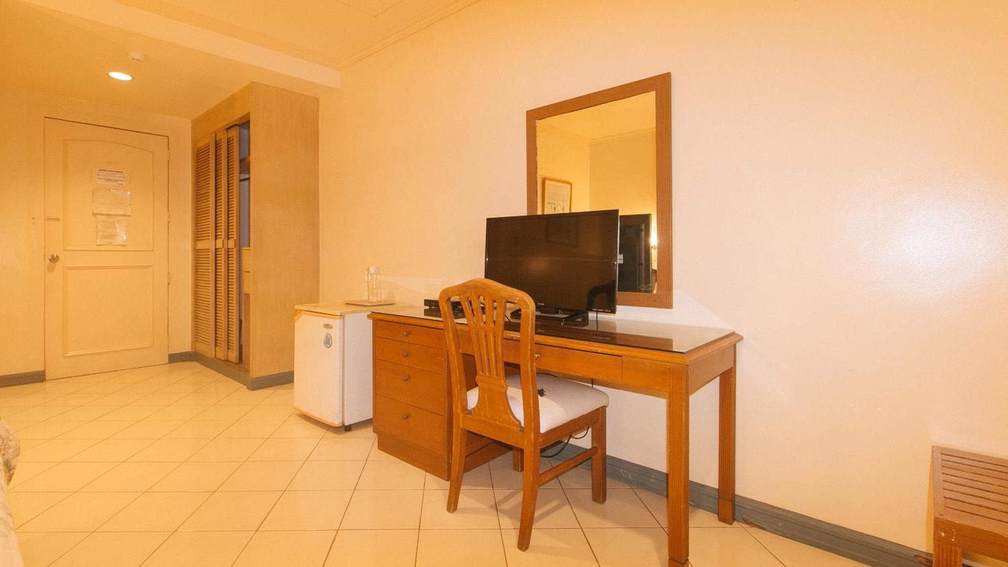 Royal Am Rei Hotel By Reddoorz Bacolod Bagian luar foto