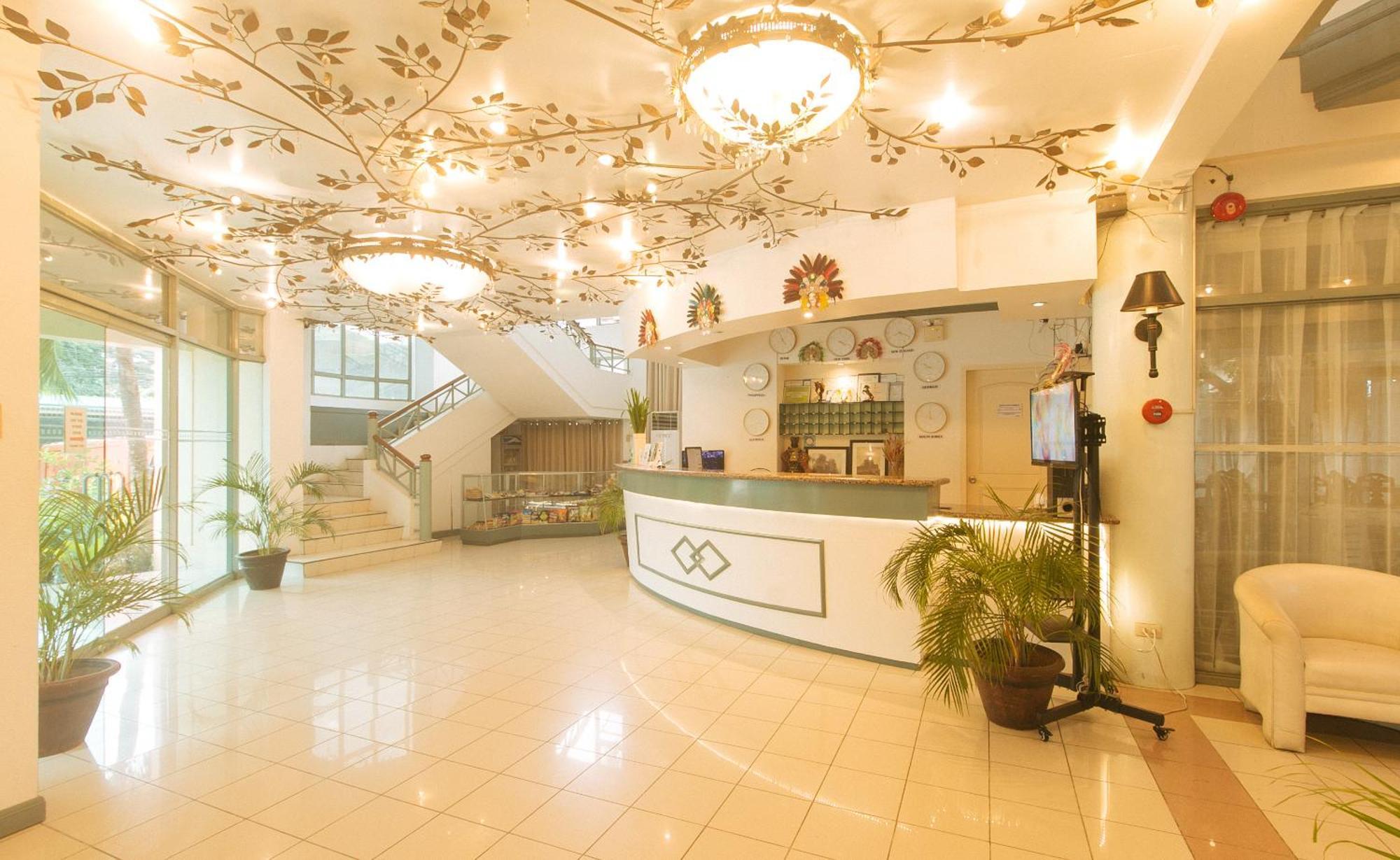 Royal Am Rei Hotel By Reddoorz Bacolod Bagian luar foto