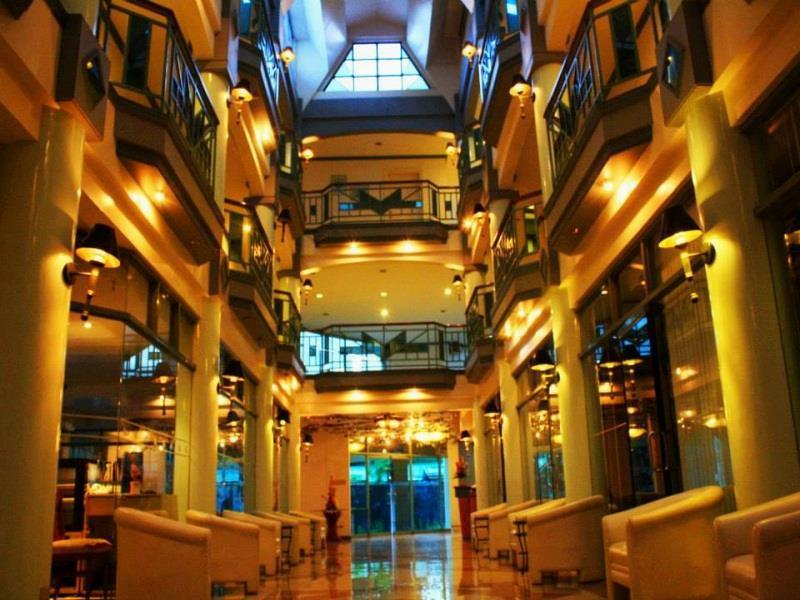 Royal Am Rei Hotel By Reddoorz Bacolod Bagian luar foto